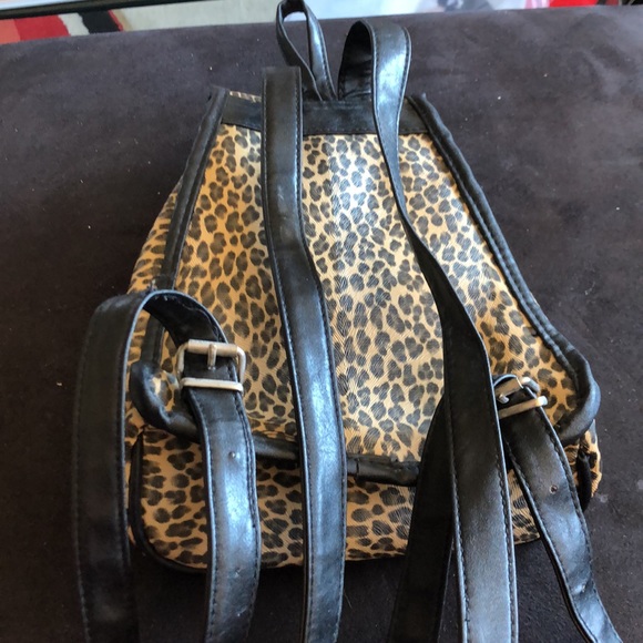 Backpack purse cheetah printed - Picture 2 of 5